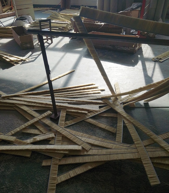 劍麻毛刷（shuā）現場機械加工
